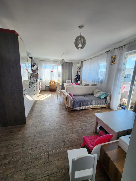 Apartament cu 3 camere 2 parcari, priveliste frumoasa, zona Terra