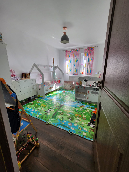 Apartament cu 3 camere 2 parcari, priveliste frumoasa, zona Terra