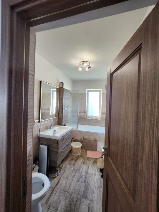 Apartament cu 3 camere 2 parcari, priveliste frumoasa, zona Terra