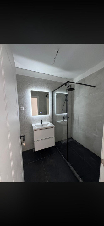 apartament semifinisat cu  2camere,etaj intermediar,parcare,zona Eroilor