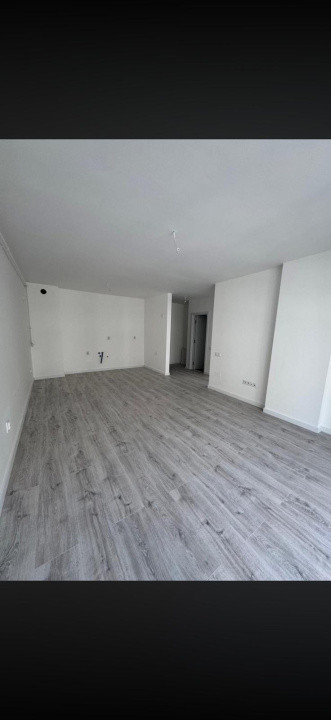 apartament semifinisat cu  2camere,etaj intermediar,parcare,zona Eroilor