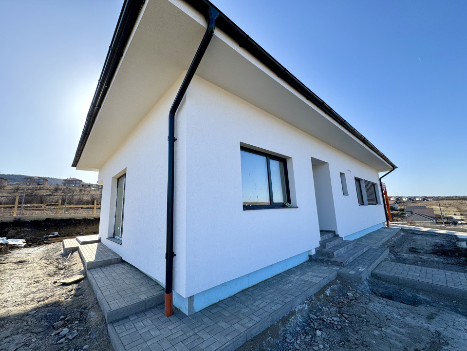 Casă individuală, 170 mp, pe un singur nivel, 300 mp curte, intrare Chinteni