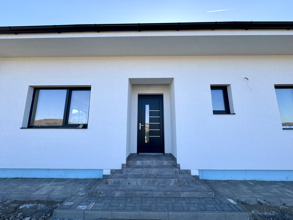 Casă individuală, 170 mp, pe un singur nivel, 300 mp curte, intrare Chinteni