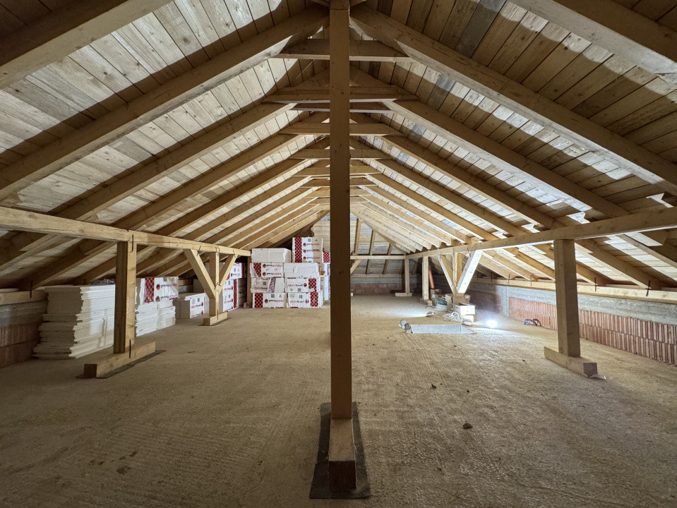 Casă individuală, 170 mp, pe un singur nivel, 300 mp curte, intrare Chinteni