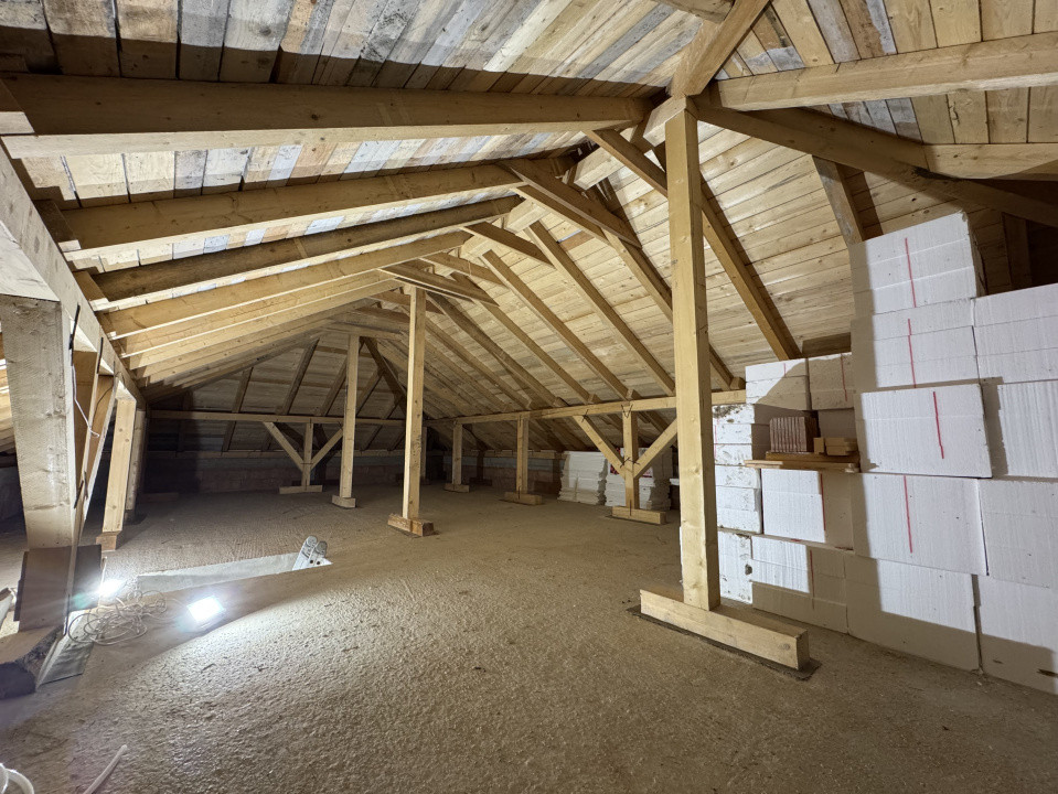 Casă individuală, 170 mp, pe un singur nivel, 300 mp curte, intrare Chinteni