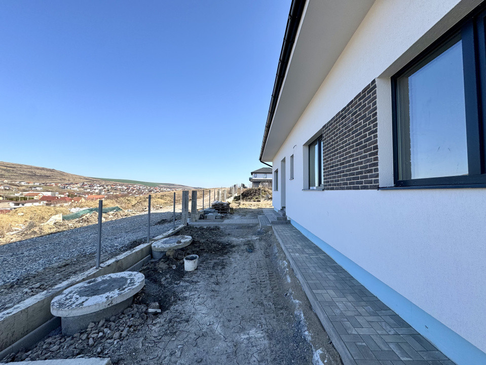 Casă individuală, 170 mp, pe un singur nivel, 300 mp curte, intrare Chinteni