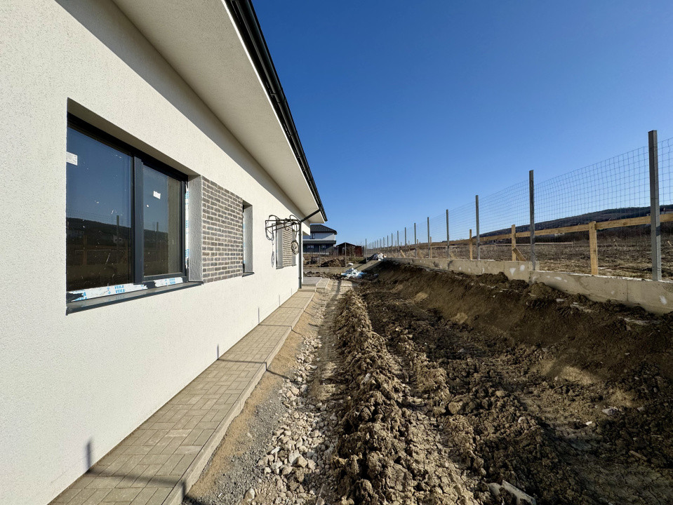 Casă individuală, 170 mp, pe un singur nivel, 300 mp curte, intrare Chinteni