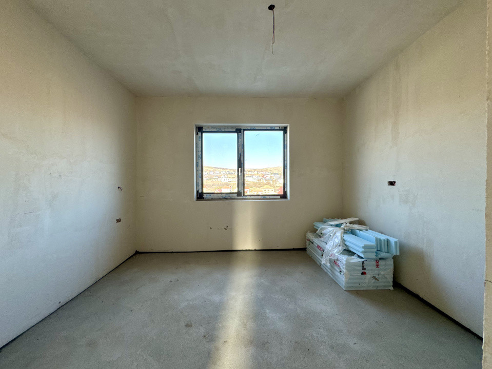 Casă individuală, 170 mp, pe un singur nivel, 300 mp curte, intrare Chinteni