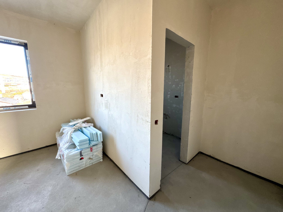 Casă individuală, 170 mp, pe un singur nivel, 300 mp curte, intrare Chinteni