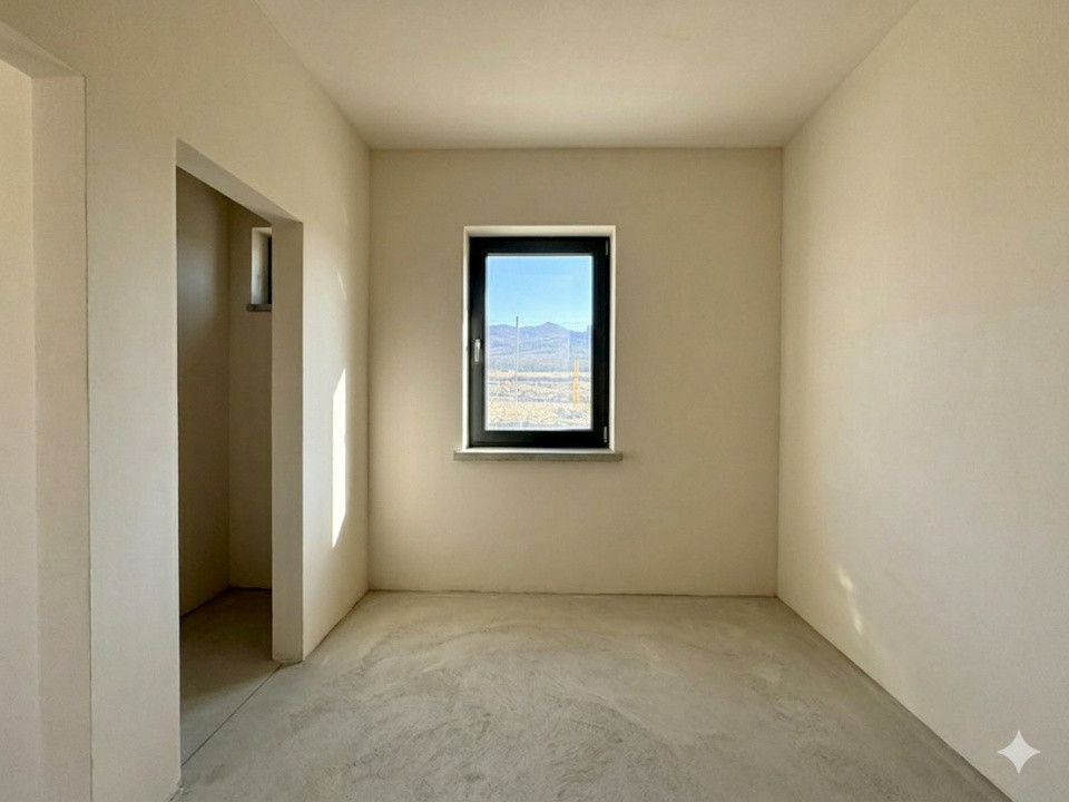 Casă individuală, 170 mp, pe un singur nivel, 300 mp curte, intrare Chinteni