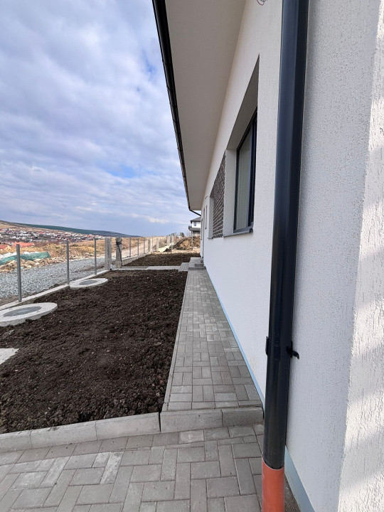 Casă individuală, 170 mp, pe un singur nivel, 300 mp curte, intrare Chinteni