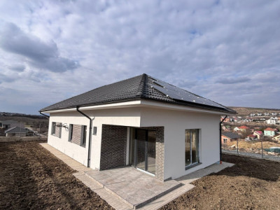 Casă individuală, 170 mp, pe un singur nivel, 300 mp curte, intrare Chinteni
