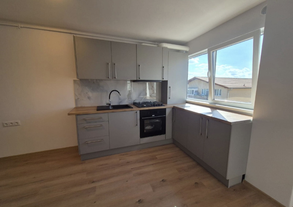 Apartament 3 camere , semidecomandat, 50 mp , zona Tineretului 