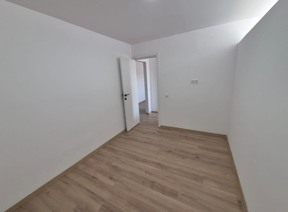 Apartament 3 camere , semidecomandat, 50 mp , zona Tineretului 