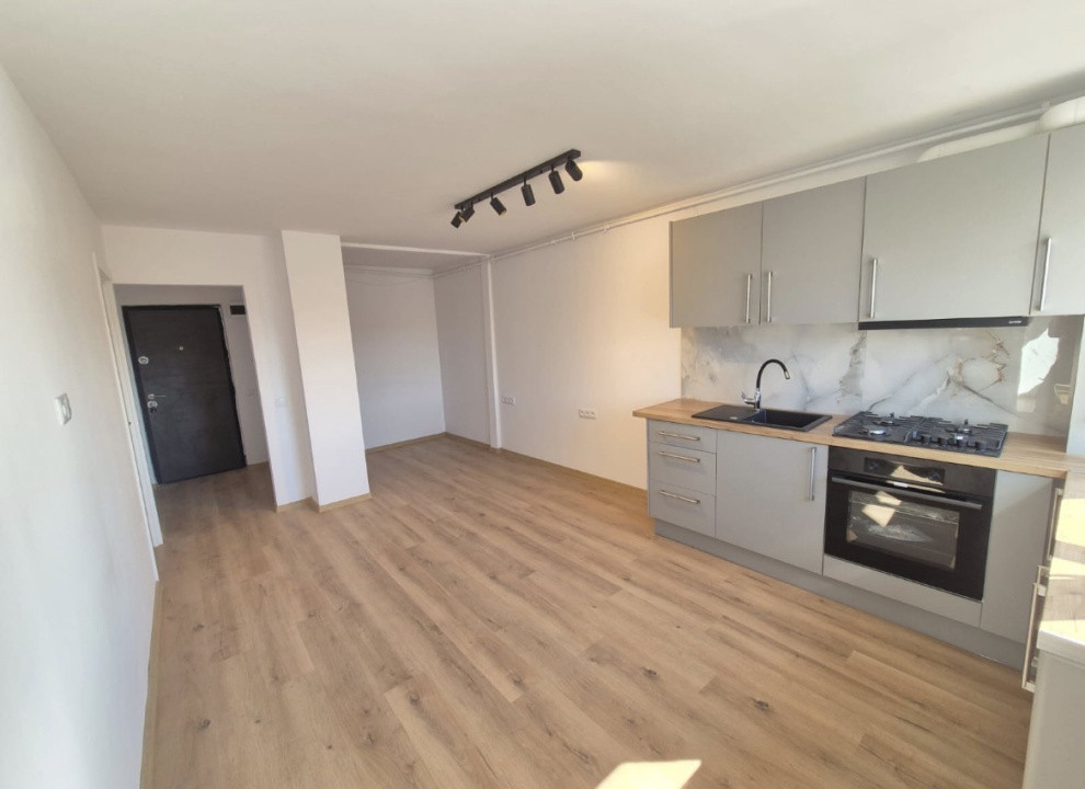 Apartament 3 camere , semidecomandat, 50 mp , zona Tineretului 