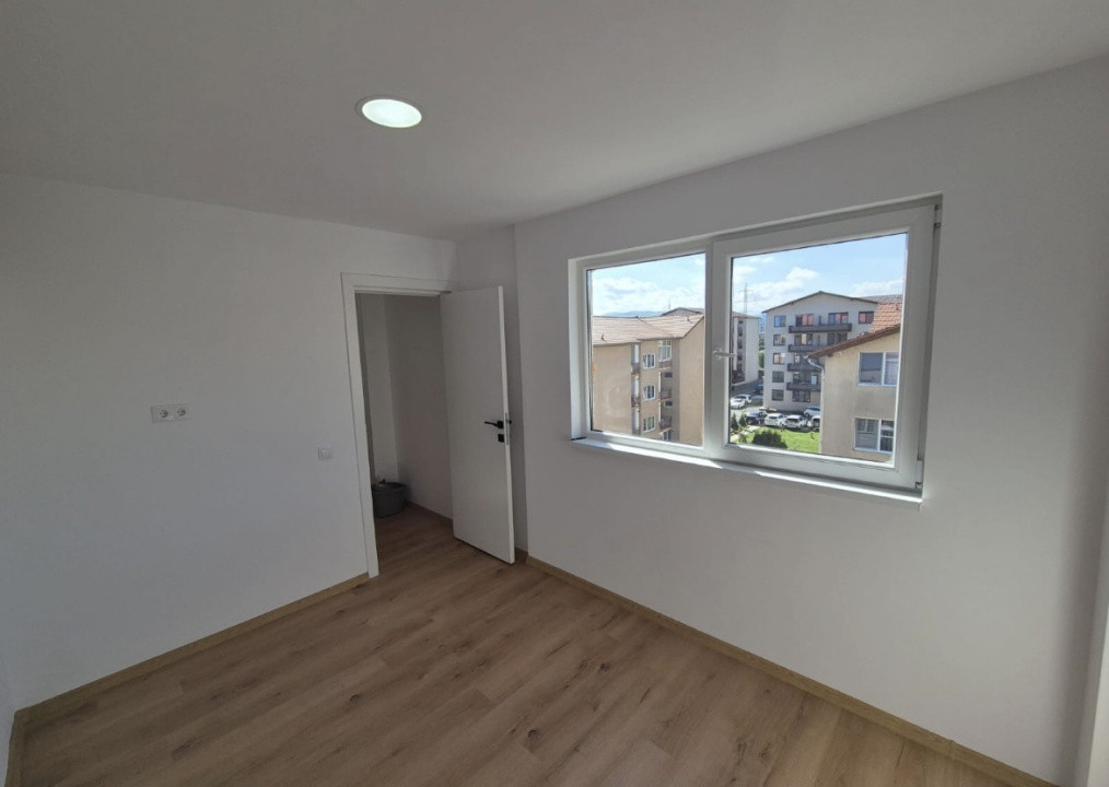 Apartament 3 camere , semidecomandat, 50 mp , zona Tineretului 