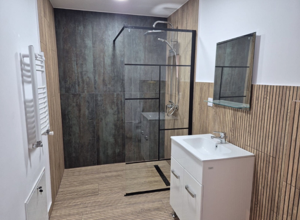 Apartament 3 camere , semidecomandat, 50 mp , zona Tineretului 