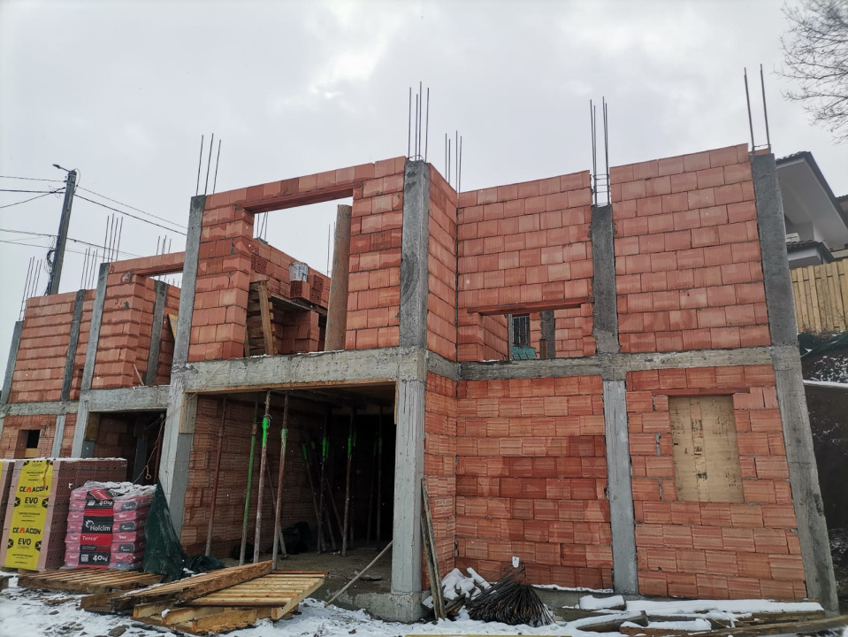 Duplex de 5 camere cu view, semifinisat, 120mp, zona Fagului 