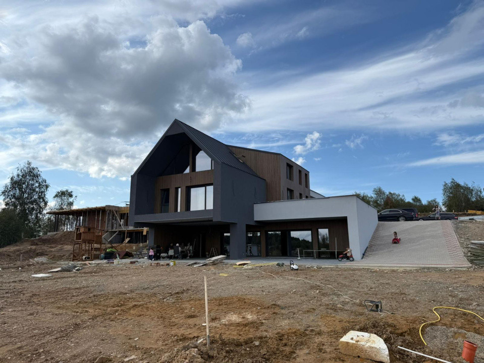 Casa Individuala , 490 mp utili, zona Salicea