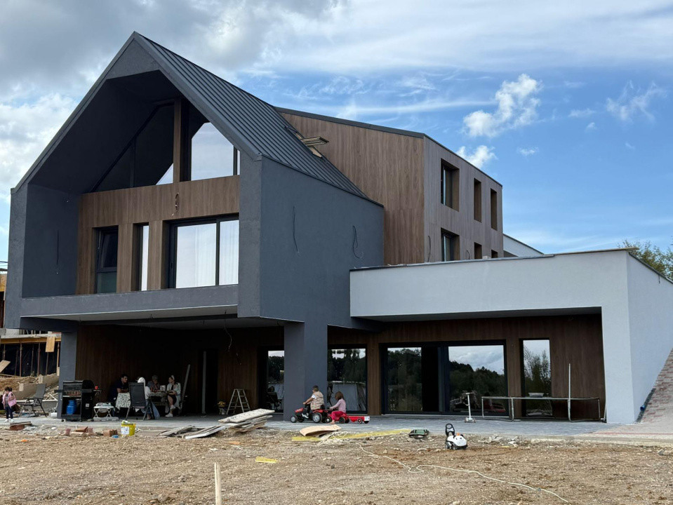 Casa Individuala , 490 mp utili, zona Salicea