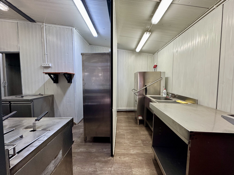 Spatiu autorizat pentru alimentatie publica, 74 mp, terasa, zona Piata 1 Mai