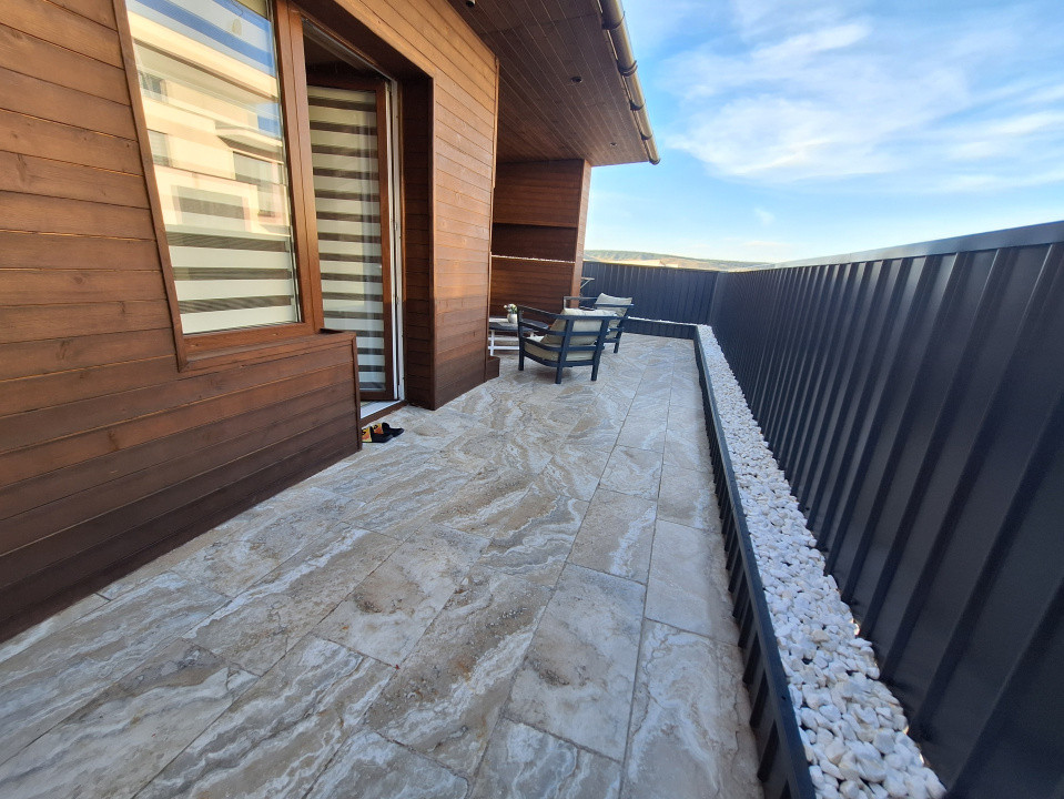 Apartament cu 3 camere, 63 mp, terasa, parcare, zona Sub Cetate