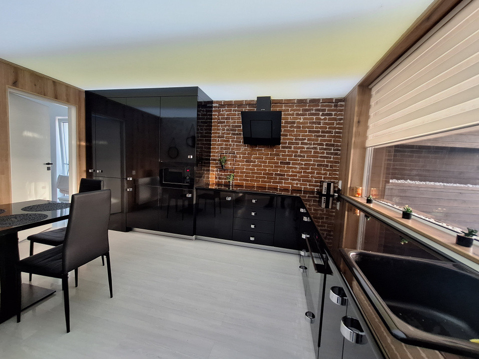 Apartament cu 3 camere, 63 mp, terasa, parcare, zona Sub Cetate