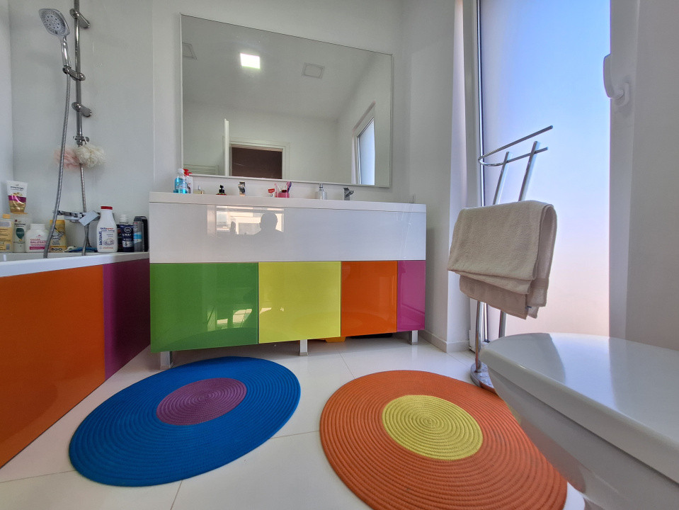 Apartament cu 3 camere, 63 mp, terasa, parcare, zona Sub Cetate