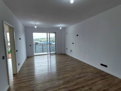Apartament 2 camere, finisat, 43 mp, balcon, zona Campina
