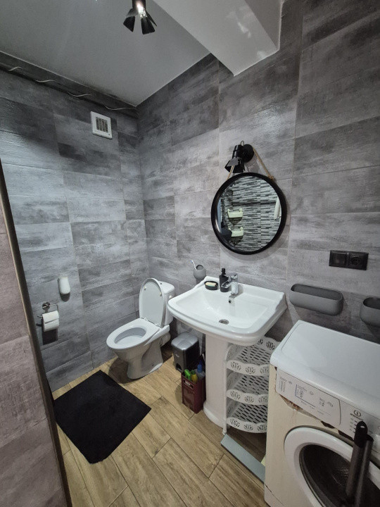 apartament cu 2 camere,terasa de 30 mp,etaj intermediar,zona Vivo