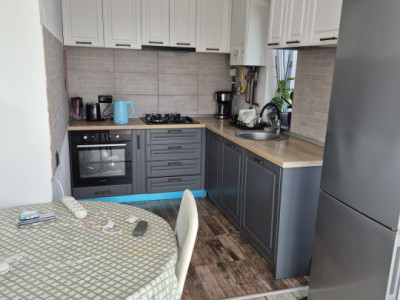 apartament cu 2 camere,terasa de 30 mp,etaj intermediar,zona Vivo