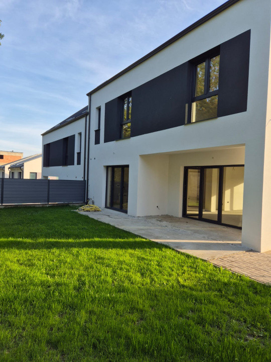 Duplex semifinisat Oasului 134mp utili 280mp teren 