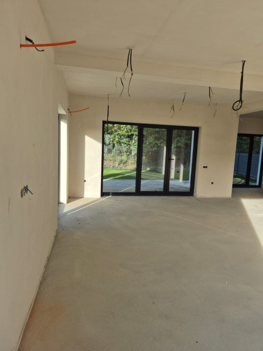 Duplex semifinisat Oasului 134mp utili 280mp teren 