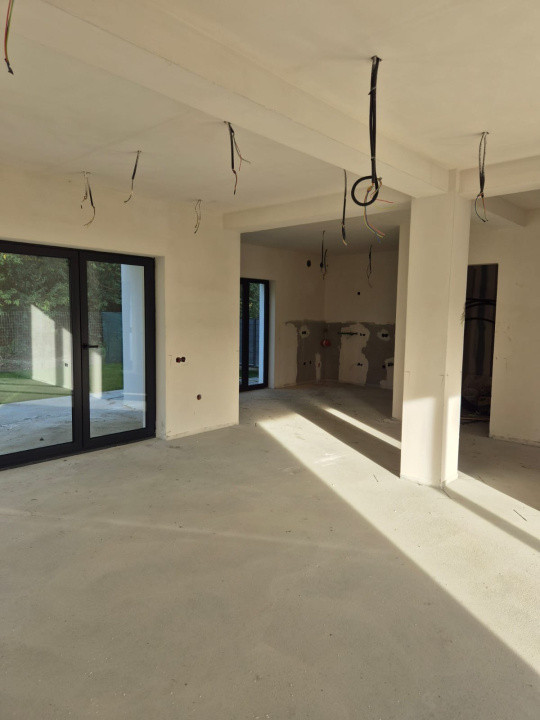 Duplex semifinisat Oasului 134mp utili 280mp teren 