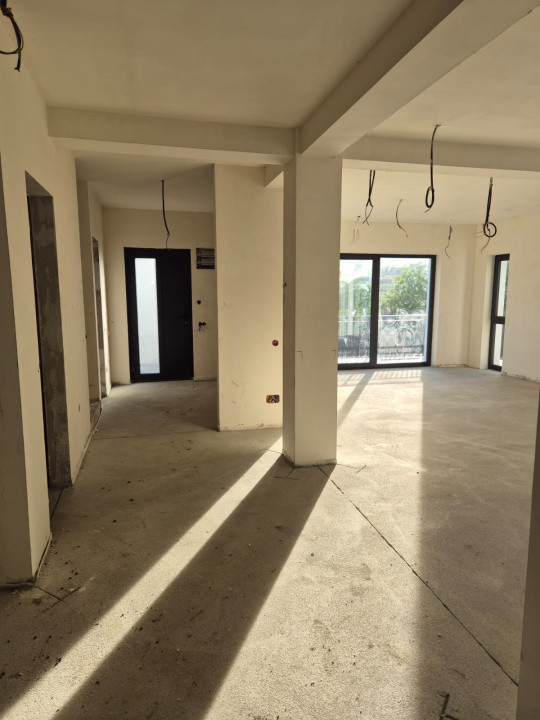 Duplex semifinisat Oasului 134mp utili 280mp teren 