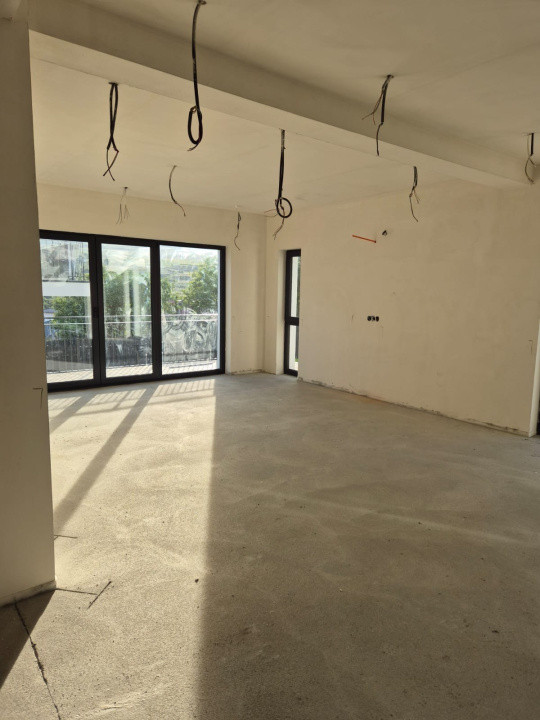 Duplex semifinisat Oasului 134mp utili 280mp teren 