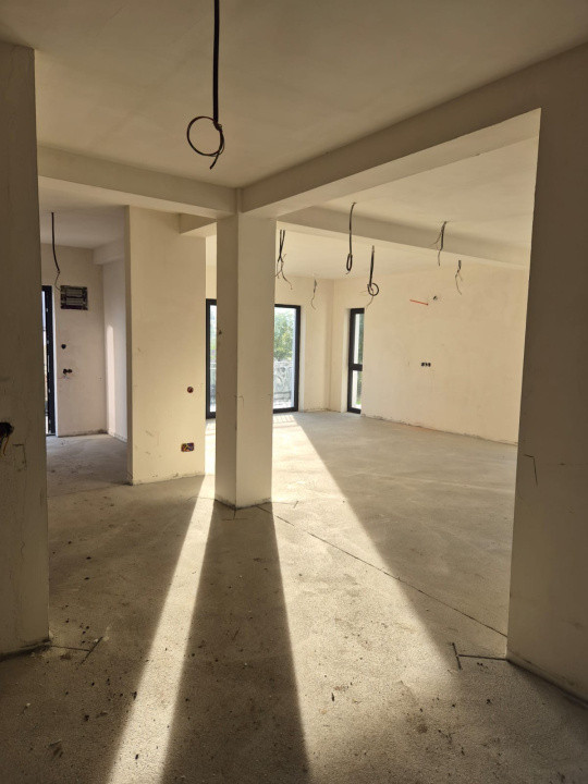 Duplex semifinisat Oasului 134mp utili 280mp teren 