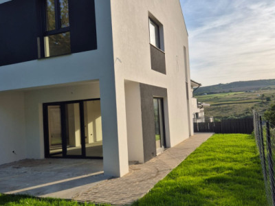 Duplex semifinisat Oasului 134mp utili 280mp teren 