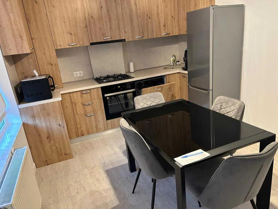 Apartament 2 camere , 45mp , zona borhanci , etaj intermediar .