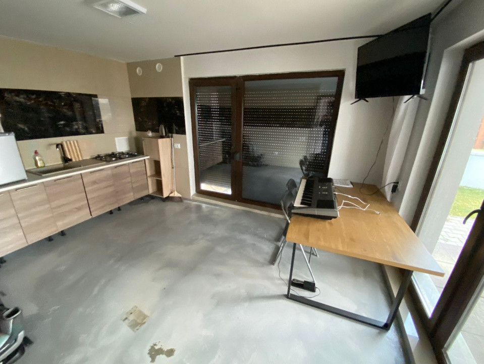 Casă elegantă în Borhanci – liniște, lumină și natură la tine acasă