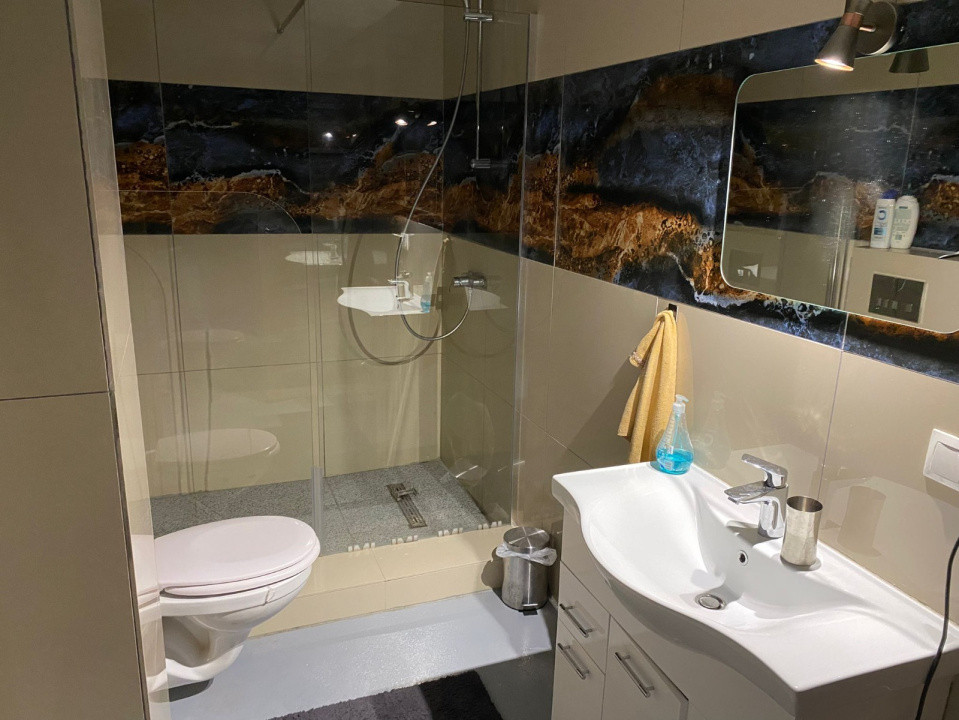 Casă elegantă în Borhanci – liniște, lumină și natură la tine acasă