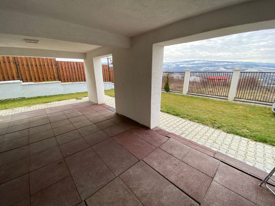 Casă elegantă în Borhanci – liniște, lumină și natură la tine acasă