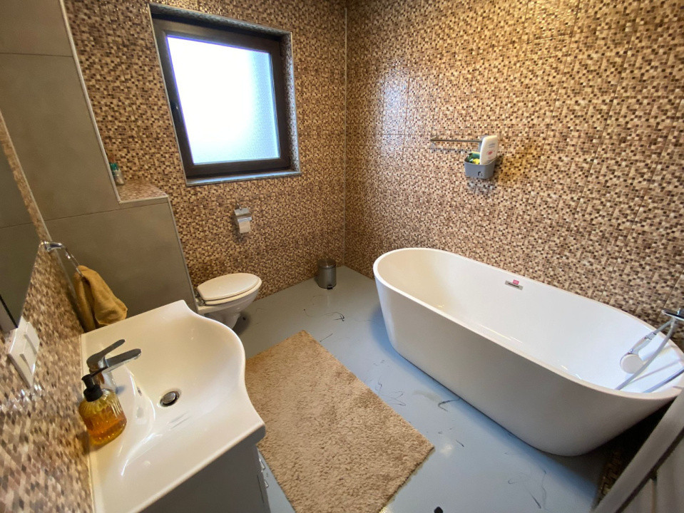 Casă elegantă în Borhanci – liniște, lumină și natură la tine acasă