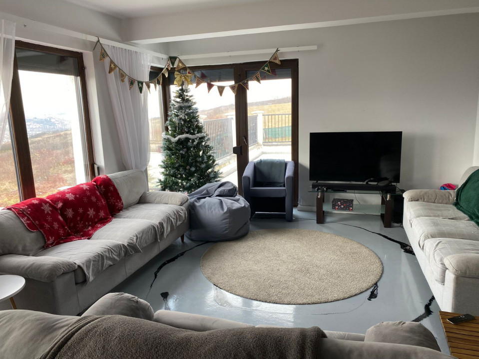 Casă elegantă în Borhanci – liniște, lumină și natură la tine acasă