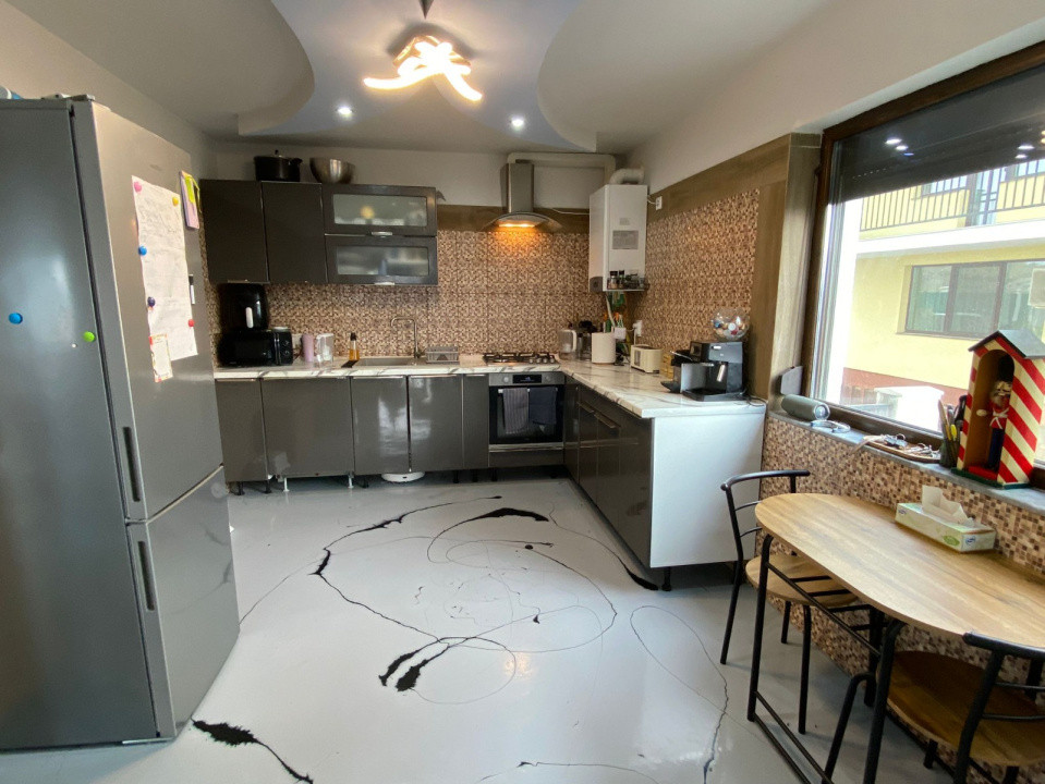 Casă elegantă în Borhanci – liniște, lumină și natură la tine acasă