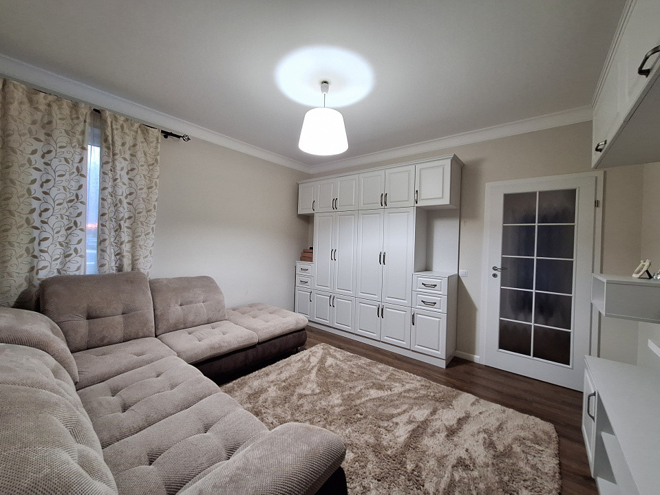 Apartament cu 3 camere, 65 mp, balcon, zona Stadionului