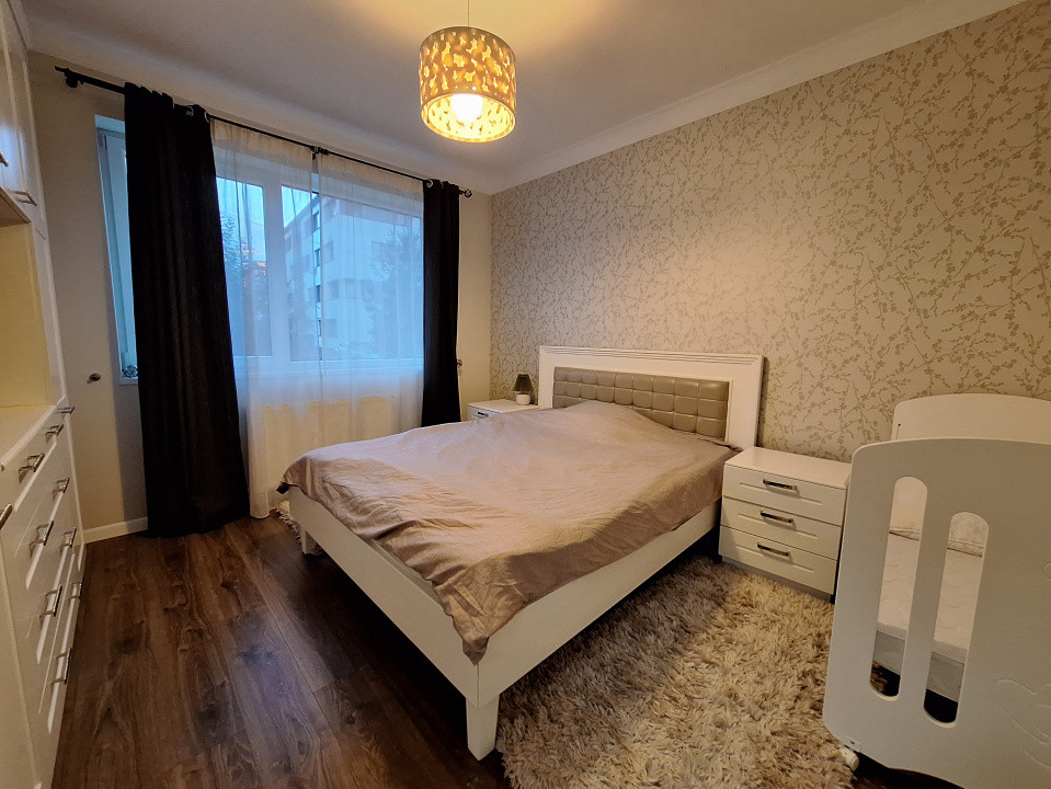 Apartament cu 3 camere, 65 mp, balcon, zona Stadionului