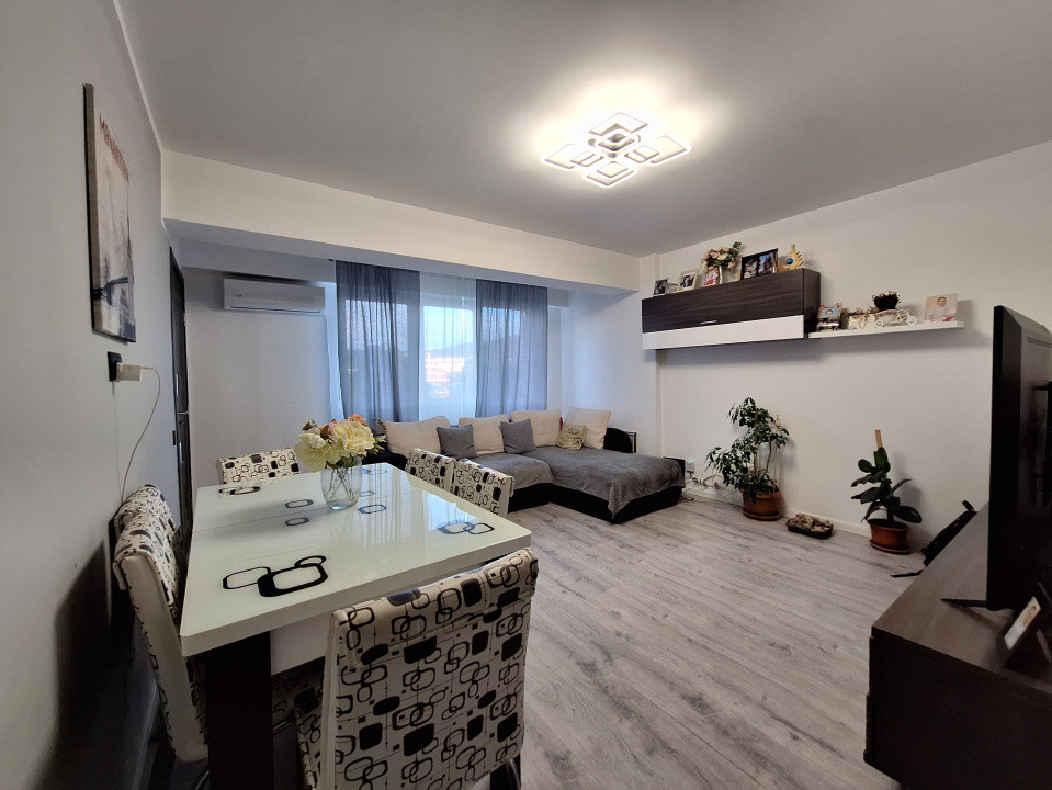 Apartament cu 3 camere, 68 mp, balcon, zona Eroilor