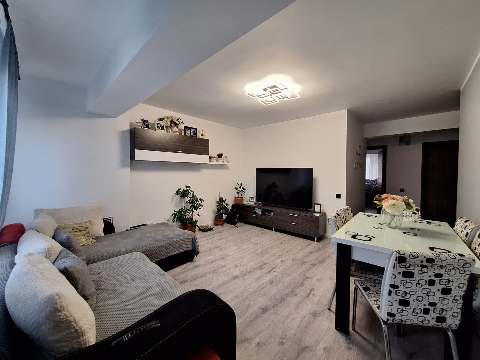 Apartament cu 3 camere, 68 mp, balcon, zona Eroilor