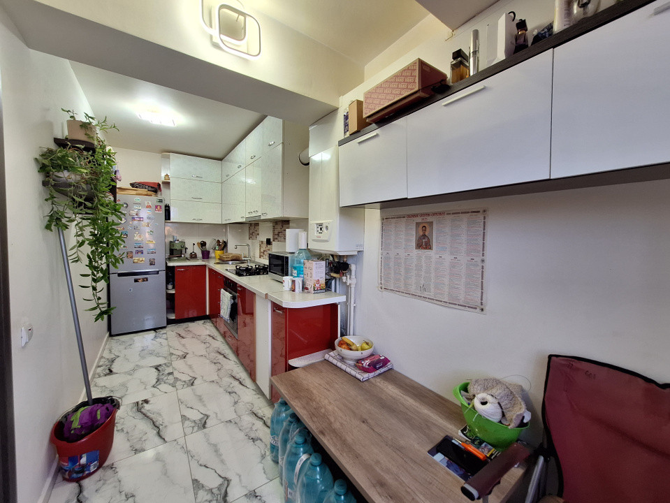 Apartament cu 3 camere, 68 mp, balcon, zona Eroilor